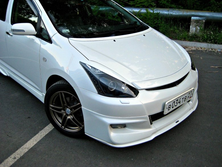 Реснички тойота виш