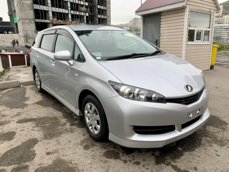 Тойота виш 2009