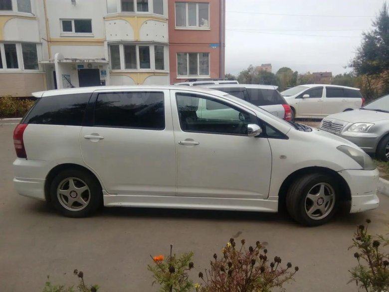 Тойота виш 2004