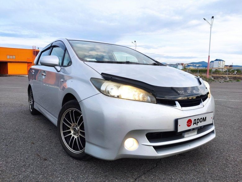 Тойота виш 2013 года