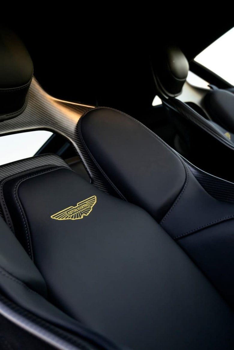 Aston martin vantage 2019 салон