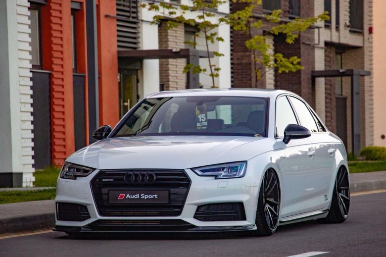 Audi a 4 s line