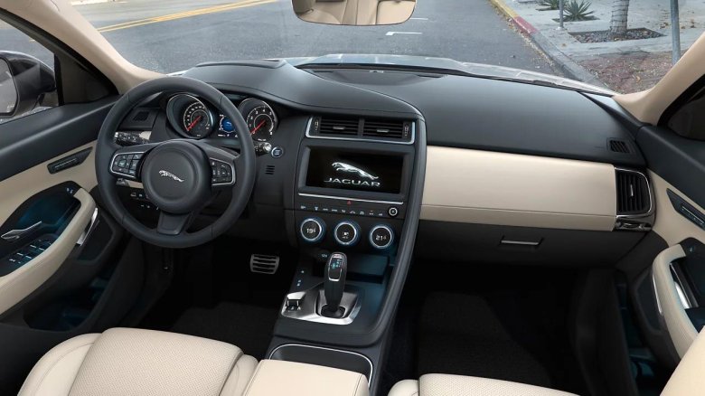 Jaguar e-pace интерьер