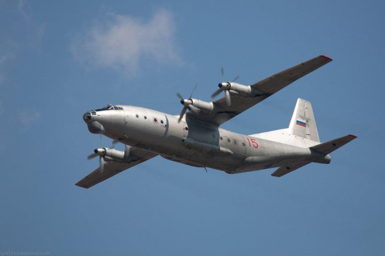 Ан 12 военно транспортный самолёт