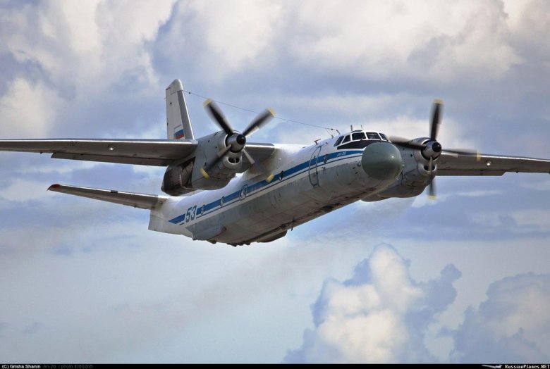 Ан 26 военно транспортный самолёт