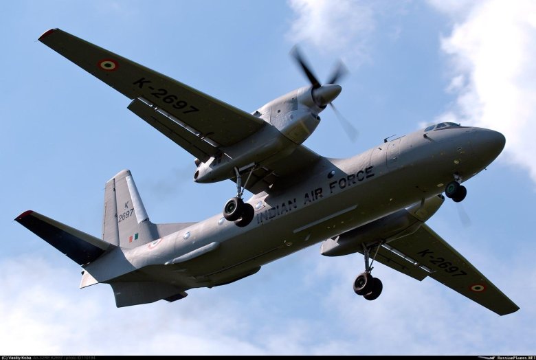 Ан 32 военно транспортный самолёт