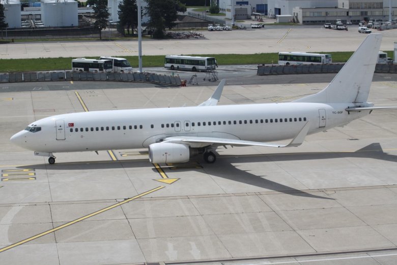 Боинг 737 белый