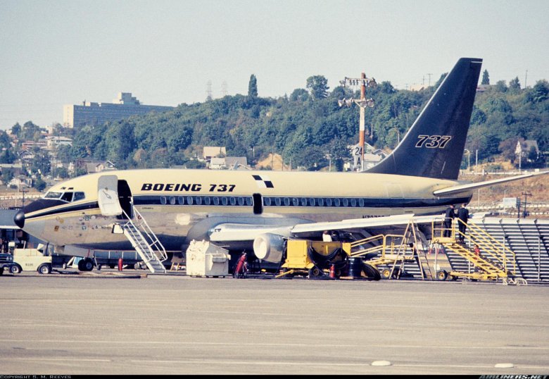Самолёт boeing 737-100