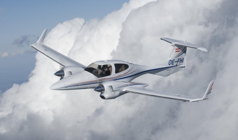 Самолет даймонд