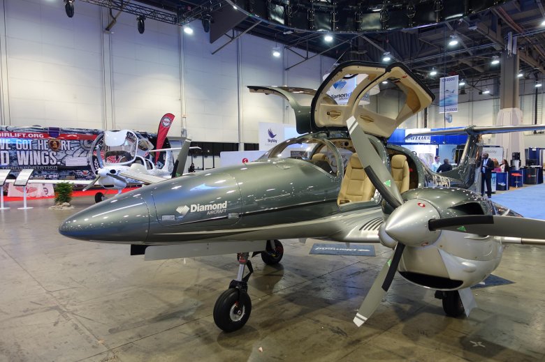 Поршневой самолет