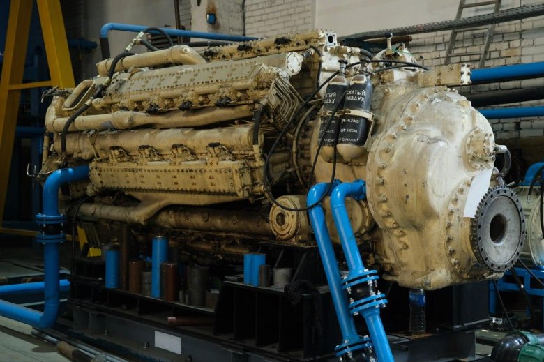 Судовой дизельный двигатель м504