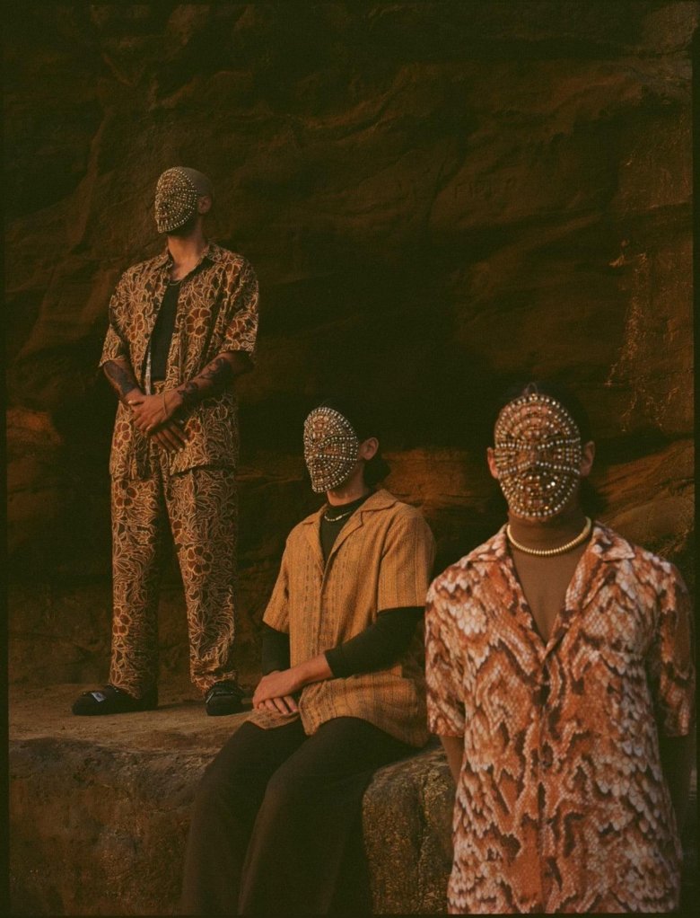 Группа в масках