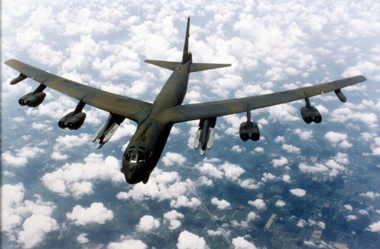 B 52 бомбардировщик