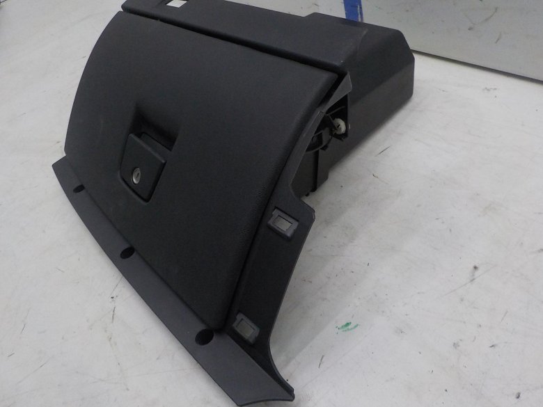 Перчаточный ящик вольво