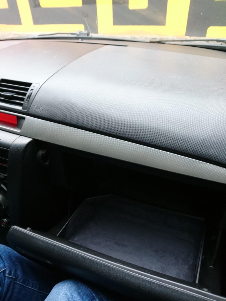 Автомобильный бардачок