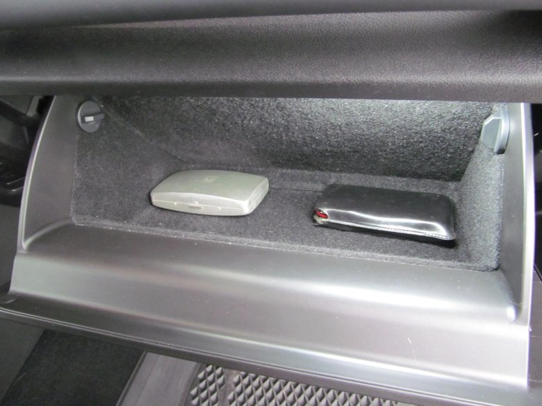 Бардачок автомобиля