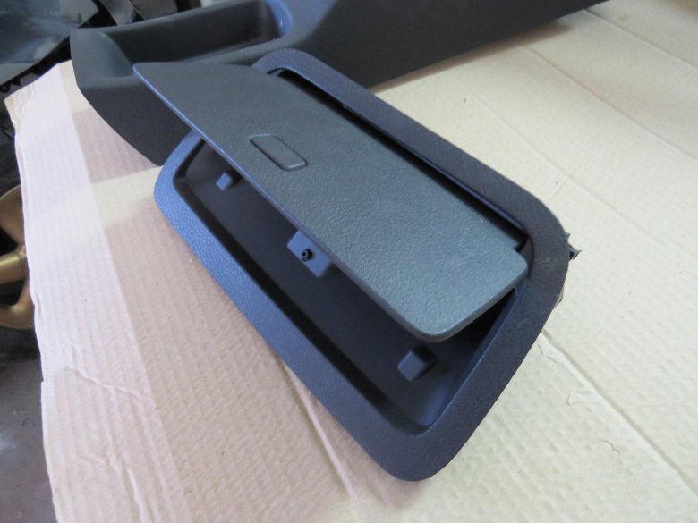 Бардачок тигуан 1