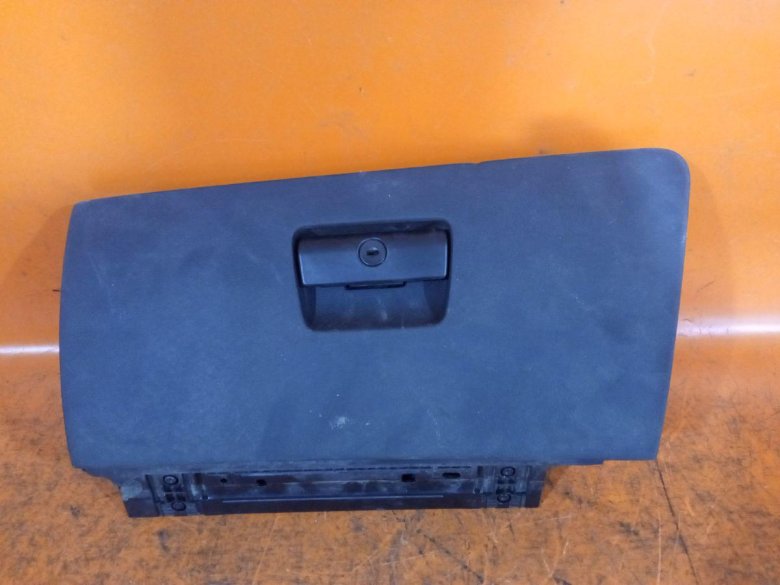 Бардачок toyota wish zge20