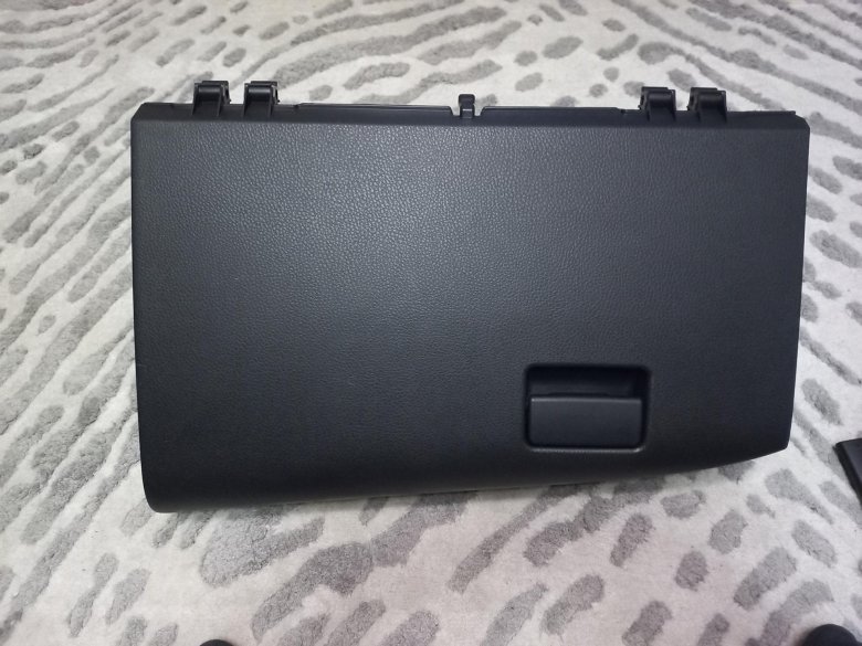 Крышка бардачка