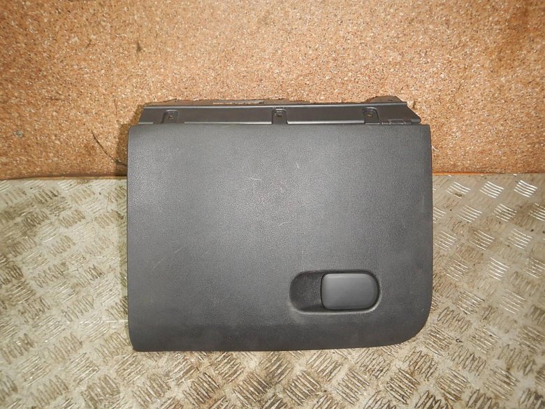 Крышка бардачка mitsubishi outlander 2013 года