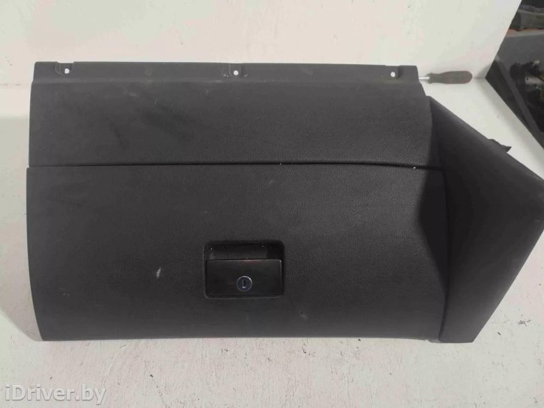 Замок бардачка