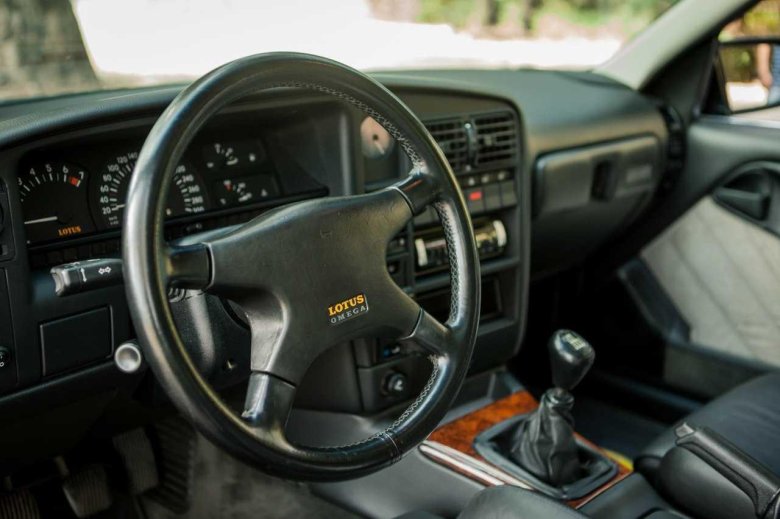 Opel lotus omega 1990