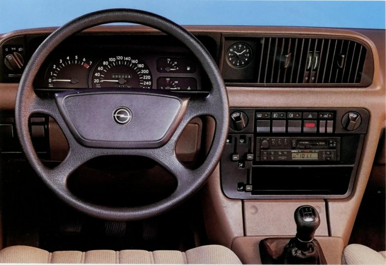 Opel omega 1990 interior