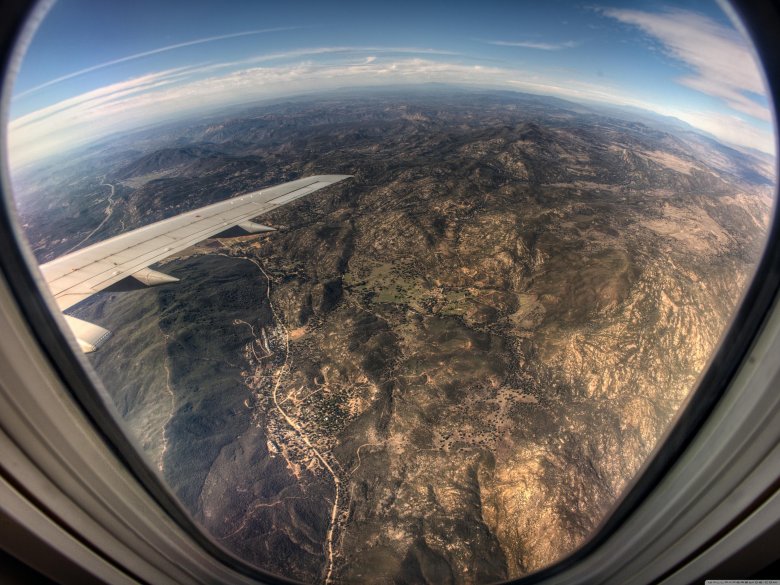 Вид с иллюминатора самолета