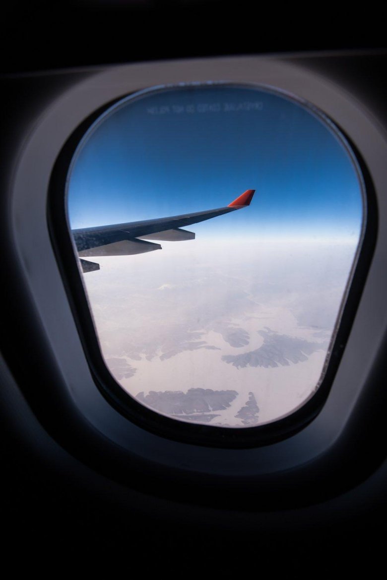 Вид из иллюминатора самолета