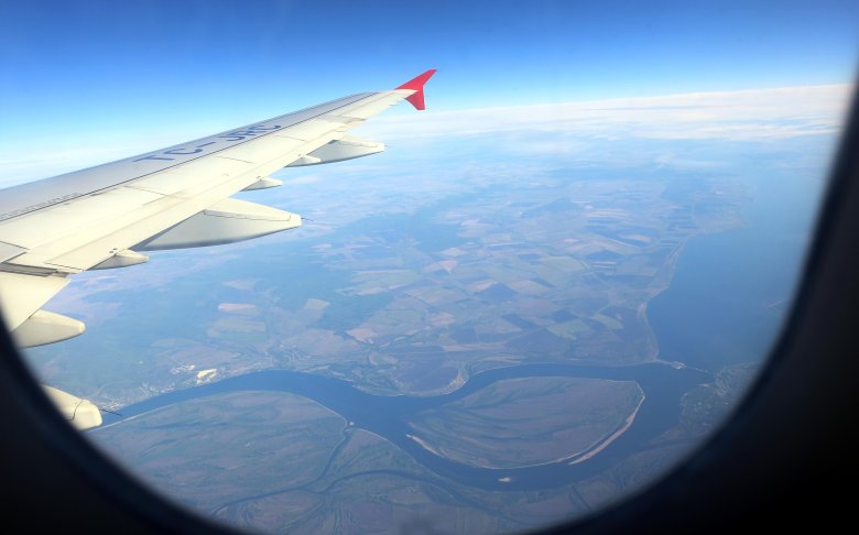 Вид из иллюминатора самолета