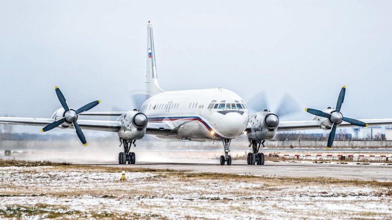 Четырёхмоторный турбовинтовой пассажирский самолёт ил-18