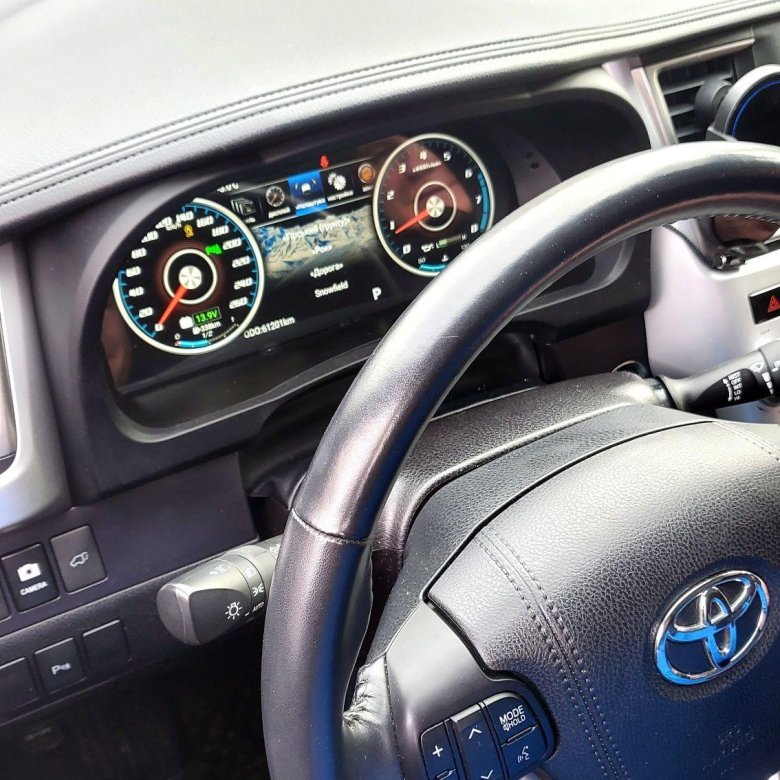 Toyota fortuner приборная панель