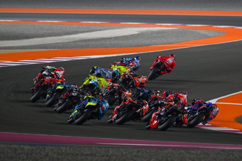 Моника мотогонки