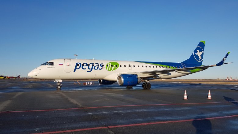 Самолет embraer 190