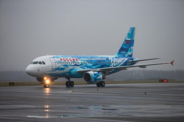Самолет авиакомпании россия