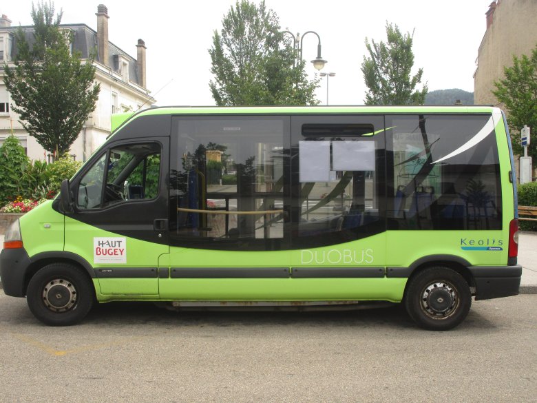 Duobus certantibus tertius gaudet.