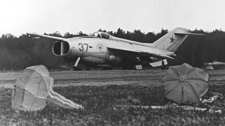 Миг 19 реактивный самолёт