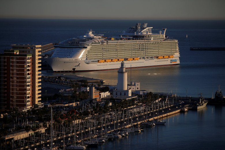 Круизный лайнер самый большой в мире