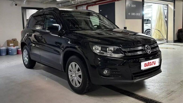 Фольксваген тигуан 2013 черный 122 л/с