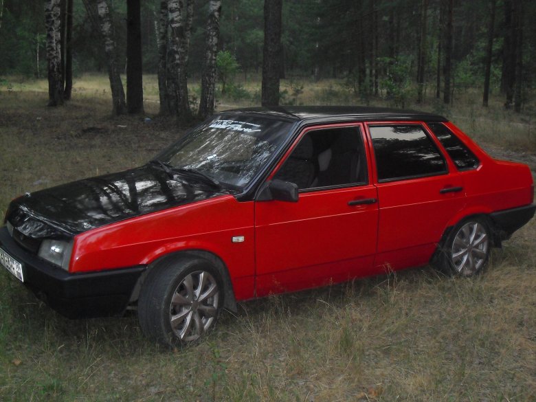 Красная ваз 21099