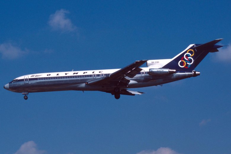 Небольшой частный самолет olympic airways