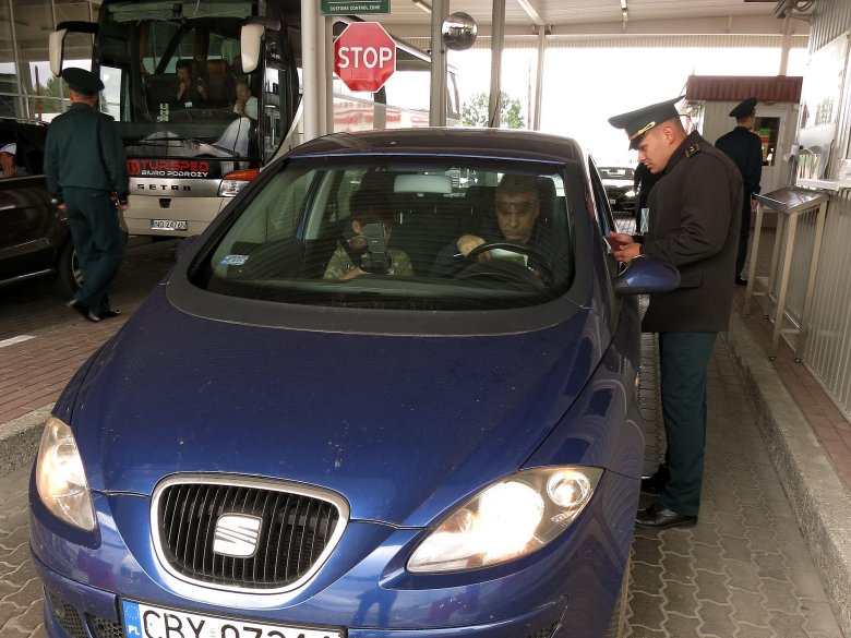 Таможенный досмотр транспортных средств