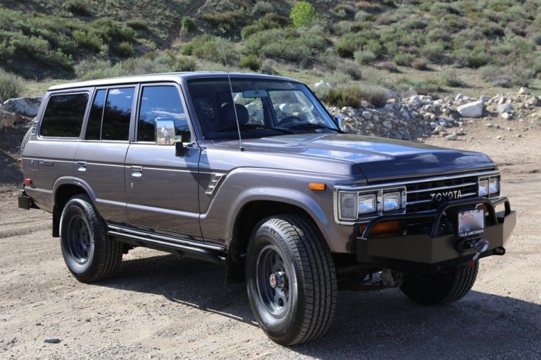 Toyota land cruiser fj62