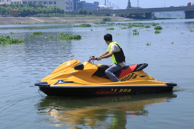 Китайский гидроцикл