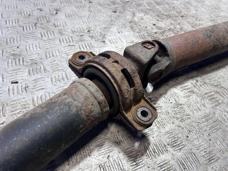 Карданный вал передний