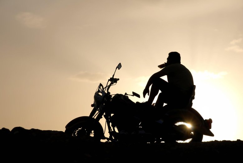 Мотоцикл на закате