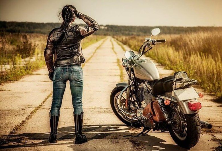 Мужчина на мотоцикле