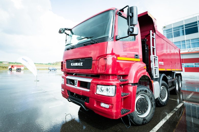 Новый камаз самосвал