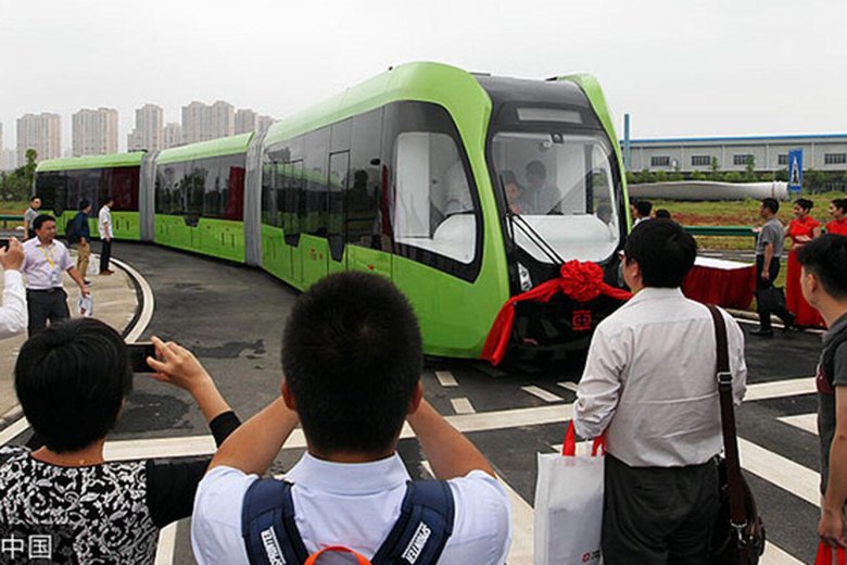 Безрельсовый трамвай в китае