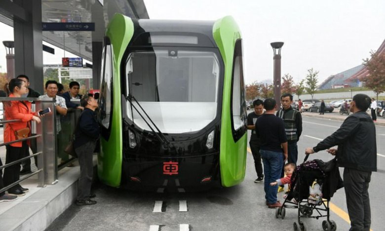 Безрельсовый трамвай в китае